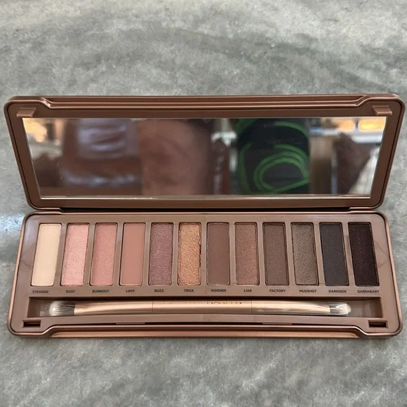 Urban Decay Naked3 Eyeshadow Palette - Rose Gold - Picture 3 of 4